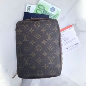 LOUIS VUITTON MONOGRAM PASSPORT TRAVEL AGENDA